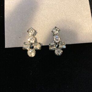 VTG RHINESTONE SILVER TONE METAL SCREW BACK EARRINGS 3/4" TALL